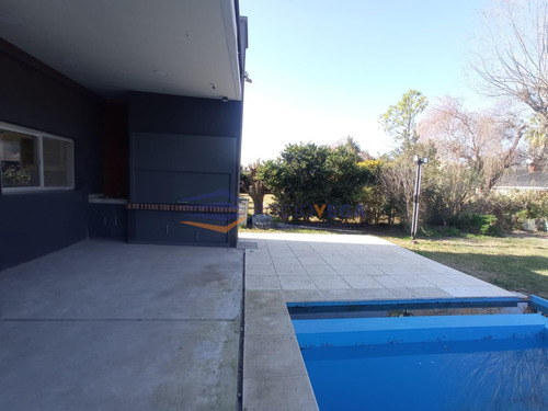 Casa En Venta En Barrio Santa Ana Moreno