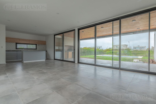 Casa 4 Ambientes En El Canton Golf - Pg