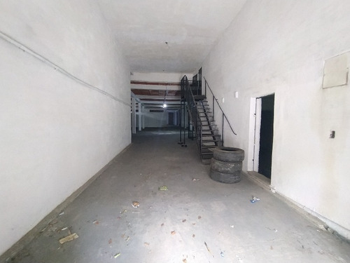 Imagen 6 de 20 de Marisol Castro Vende Galpón Con Once (11) Locales En Av. Fernando Figueredo | Valencia | A Pocos Metros Del Centro De Valencia | Fog-149 Marisol 04244923040