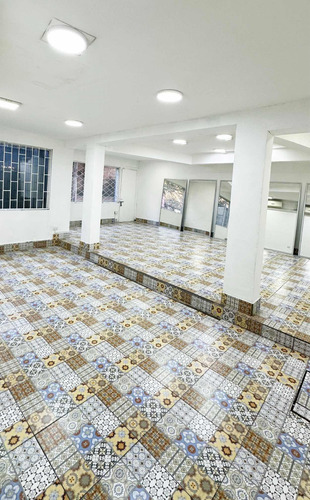 Primer Piso Disponible , A Pasos De Metro Salvador