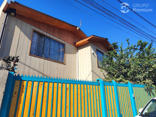 Casa En Venta De 5 Dorm. En Cerro Navia
