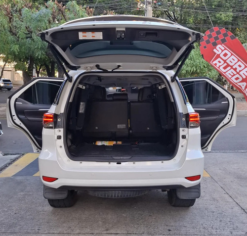 Toyota Fortuner 2.7L 4X2 At