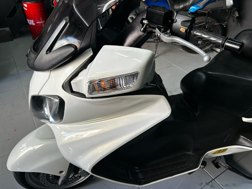 Suzuki Burgman 650 2011 - Único Dono - Escapamento Yoshimura