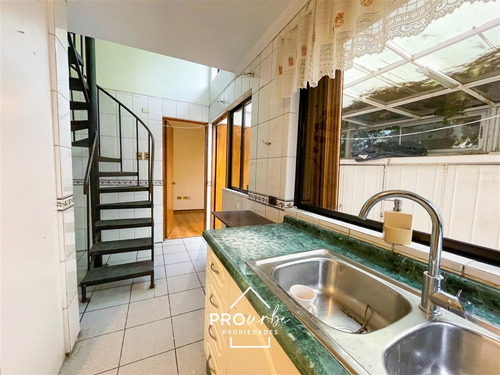 Casa En Venta De 5 Dorm. En Las Condes