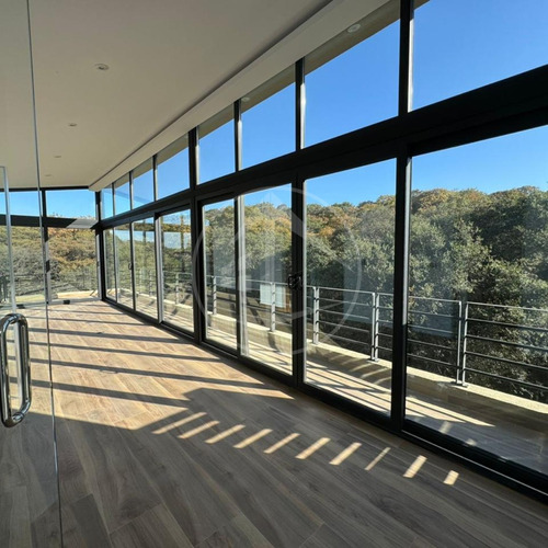 Residencia De Lujo En Rancho San Juan, 581 M2 De Construcción, 4 Habitaciones Y 4 Baños