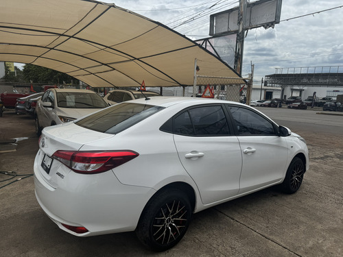 Toyota Yaris 1.5 Core Sedan Mt