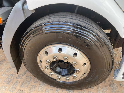 Imagem 4 de 10 de Volvo 330