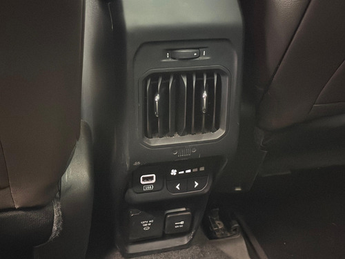 Jeep Commander 2.0 TD380 TURBO DIESEL OVERLAND AT9