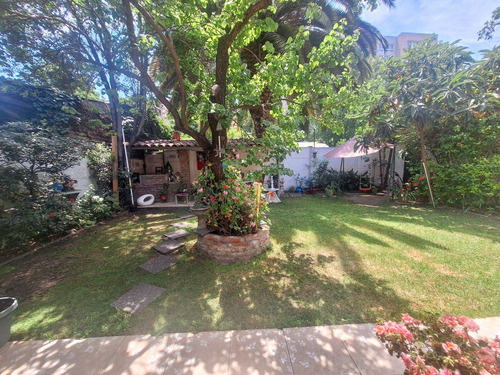 Casa En Venta De 5 Dorm. En Ñuñoa