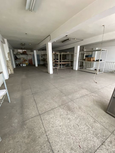 Imagen 7 de 15 de Alquilo Edificio 1.054m2 Catia 8383