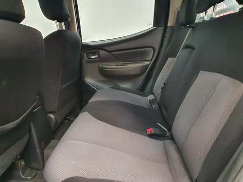 Imagen 10 de 15 de Mitsubishi L200 Diesel 4x4 2017