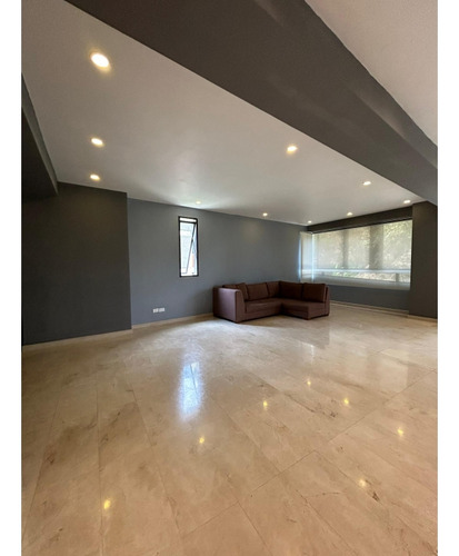 En Venta Apartamento Remodelado En Lomas De Las Mercedes