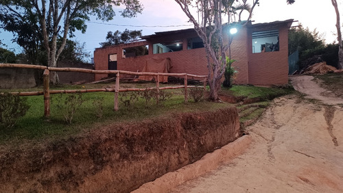 Casa Para Terminar (acabados) En El Majestuoso Parque Nacional Guaraira Repano, Camino De Los Españoles
