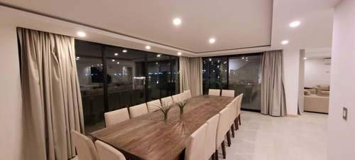 Venta De Casa Con Fondo A La Laguna, En Principado Canning
