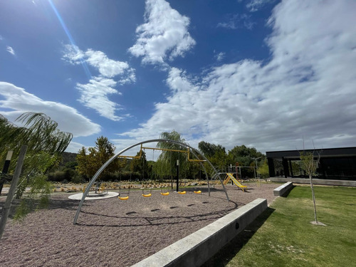 Terreno En Barrio Aguaribay
