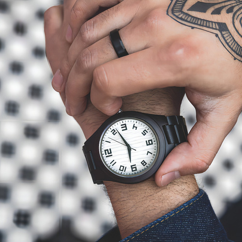 Reloj De Hombre Correa De Madera Negro Dial Numérico