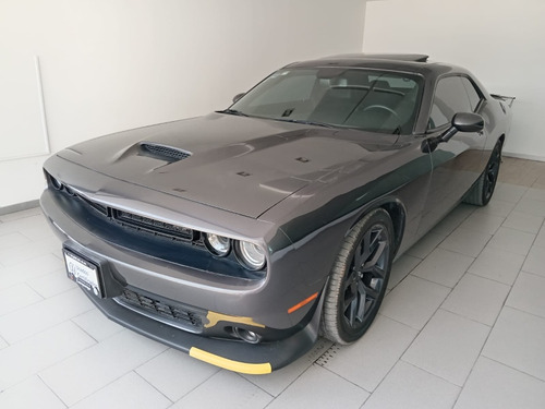 Dodge Challenger V6