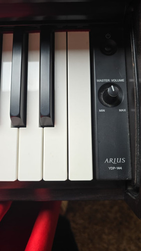 Piano Digital Yamaha Arius 164 - Clavinova (Usado)