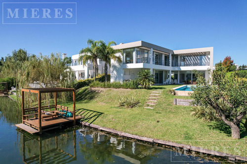 Muy Linda Casa A La Laguna En Venta En Los Lagos, Nordelta.