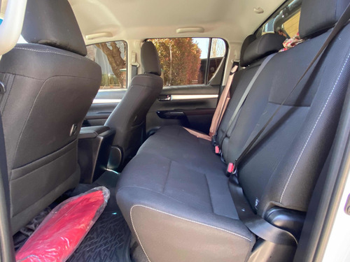 Imagen 8 de 11 de Toyota Hilux 2021 2.4 Cd Sr 150cv 4x2