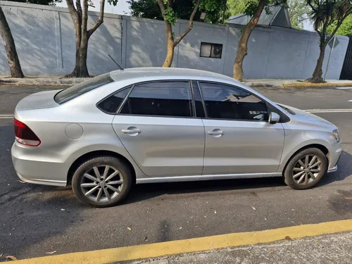 Volkswagen Vento 1.6 Highline At
