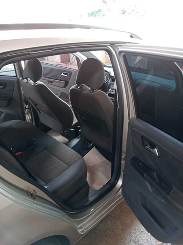 Volkswagem Spacefox 1.6 V (flex) 2011