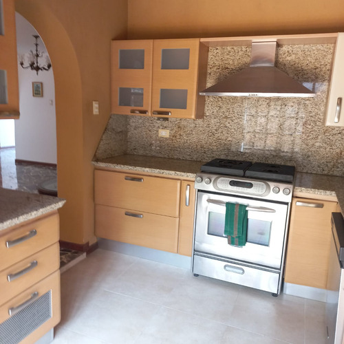 Venta De Casa En Urb San Luis Con Garita De Seguridad