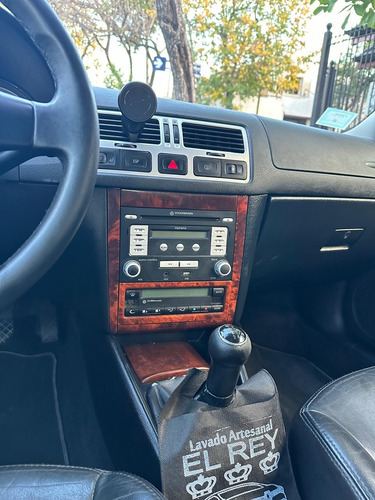 Volkswagen Bora 1.8 Highline T 180cv Cuero