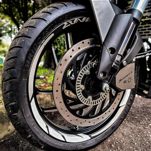 Bajaj Dominar 400 Plata Mate 2023