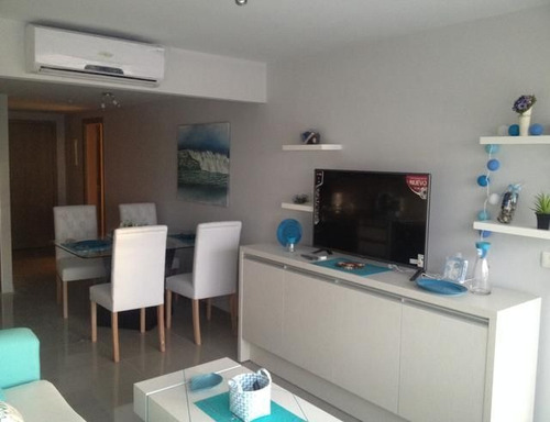 Venta De Apartamento 1 Dormitorio Y Medio En Playa Mansa