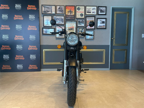 Imagen 2 de 25 de Royal Enfield Classic 350 Dark Stealth Black