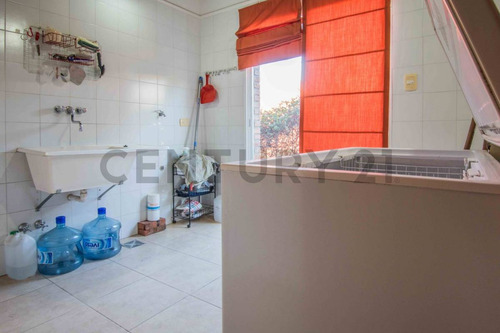Venta De Casa Con Amarra ´propia Y Salida Al Río En El Barrio Santa María De Tigre, Tigre