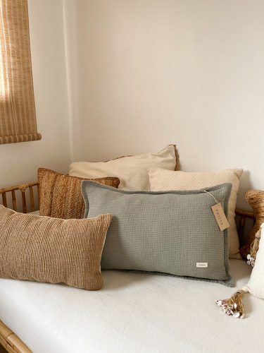 Almohadón Nido Con Flecos Color Laurel - 60x40 Cm Gris Verdoso Nido/ Waffle