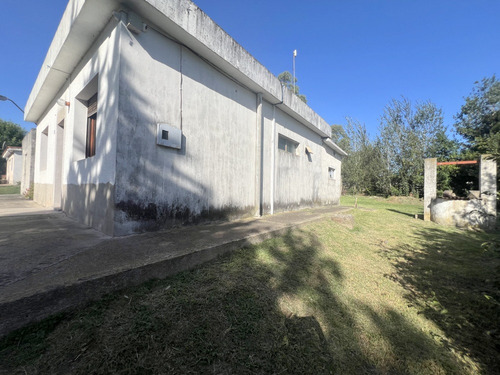 Venta Casa Sólida Con Amplio Terreno En Paso De La Arena, Padrón Único, 2 Dormitorios, Garage Varios Vehículos, Jardín, Fondo, Gran Potencial