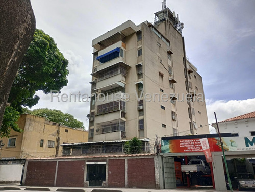 25-23520 Amplio Apartamento En Venta En El Paraíso