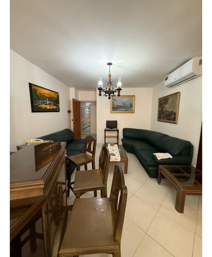 Se Alquila 100mts/2h/b/serv/b/1p Los Palos Grandes