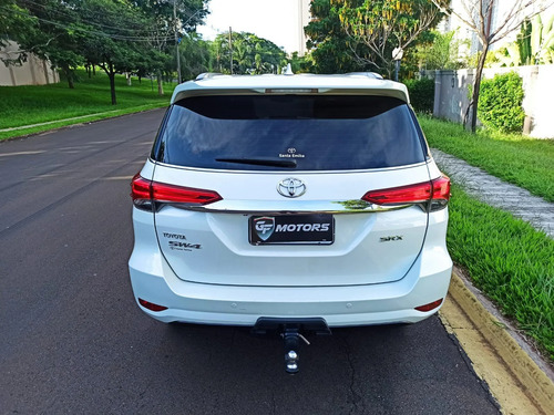 Toyota Hilux SW4 2.8 SRX 4X4 7 LUGARES 16V TURBO INTERCOOLER DIESEL 4P AUTOMÁTICO