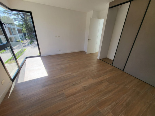 Venta De Casa En Parque Leloir Barrio Cerrado
