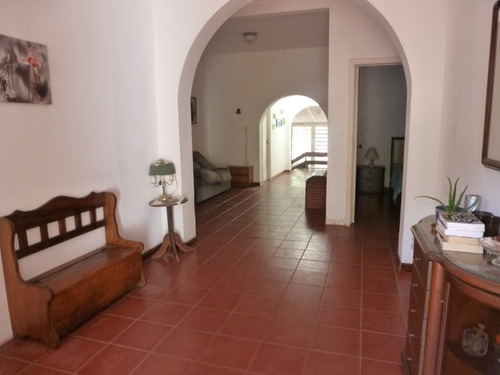 Imagen 7 de 28 de Los Palos Grandes, Casa Grande Esperando Para Adaptarse A Su Gusto, Calle Tranquila, Cerca De Todo Y Lejos De Todo Ruido.