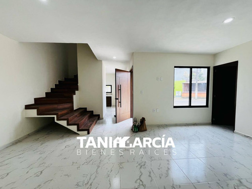 Vendo Casa Nueva, Moderna En Fortín, Con Doble Cochera.