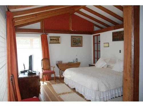 Excelente Casa De Construcción Sólida Estilo Chilena Pirque