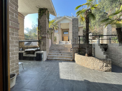 Casa En Venta De 6 Dorm. En Lo Barnechea Panoramica