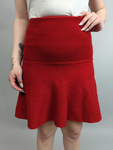 Falda Marca Zara De Color Rojo Talla Xs