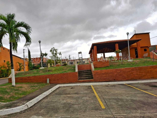 Venta Casa Con Ubicacion Estratégica En La Av Intercomunal Cabudare-barquisimeto Rah Ve