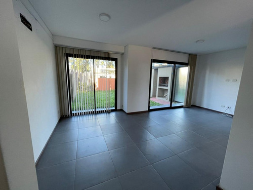 Imagen 27 de 30 de Duplex De 3 Ambientes Con Jardin Y Cochera