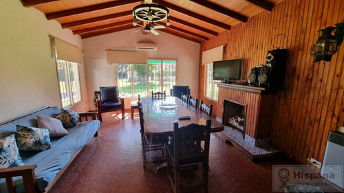 Hermosa Casa En Venta Sobre La Calle J.r Jimenez, En El Barrio Los Jazmines. Del Viso, Pilar