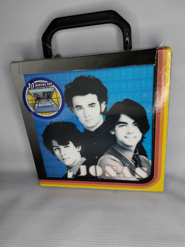 Cosmetiquera Antigua Con 11 Piezas De Los Jonas Brothers