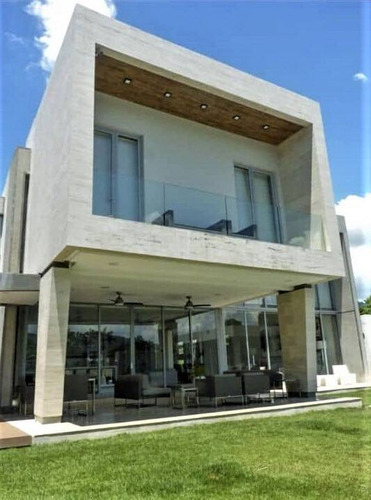 Imagen 2 de 14 de 133159 Liliana Trias 04140432833 Moderna Casa Venta Guaparo