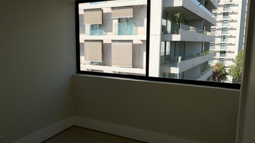 Completamente Remodelado Con Materiales Modernos En El Golf