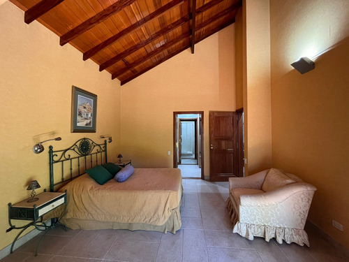 Chalet De Categoría En Country Club Los Cardales